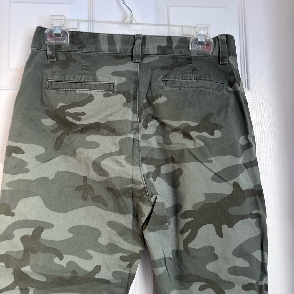 GAP Girlfriend Chino Pants in Olive Green Camo Print- Size 4